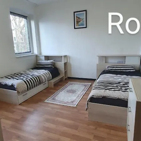 2 Von 3 Mit Gemeinschaftsbad-kueche, 30min Koeln Messe Bahnhof, 5min Bahnhof Zentrum *