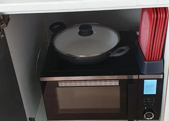 2 Von 3 Mit Gemeinschaftsbad-kueche, 30min Koeln Messe Bahnhof, 5min Bahnhof Zentrum *