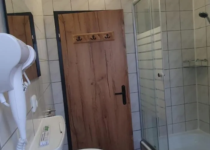 2 Von 3 Mit Gemeinschaftsbad-kueche, 30min Koeln Messe Bahnhof, 5min Bahnhof Zentrum